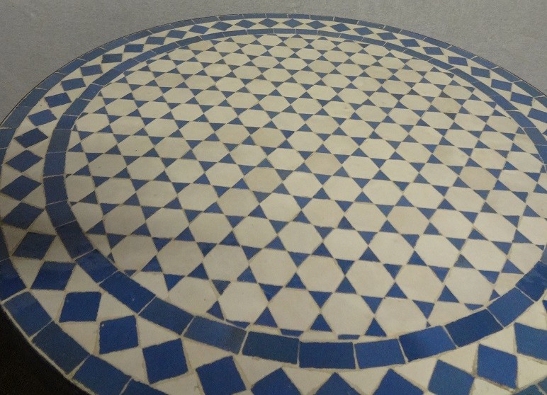 Tisch mit Mosaik, 60 cm Ø 
