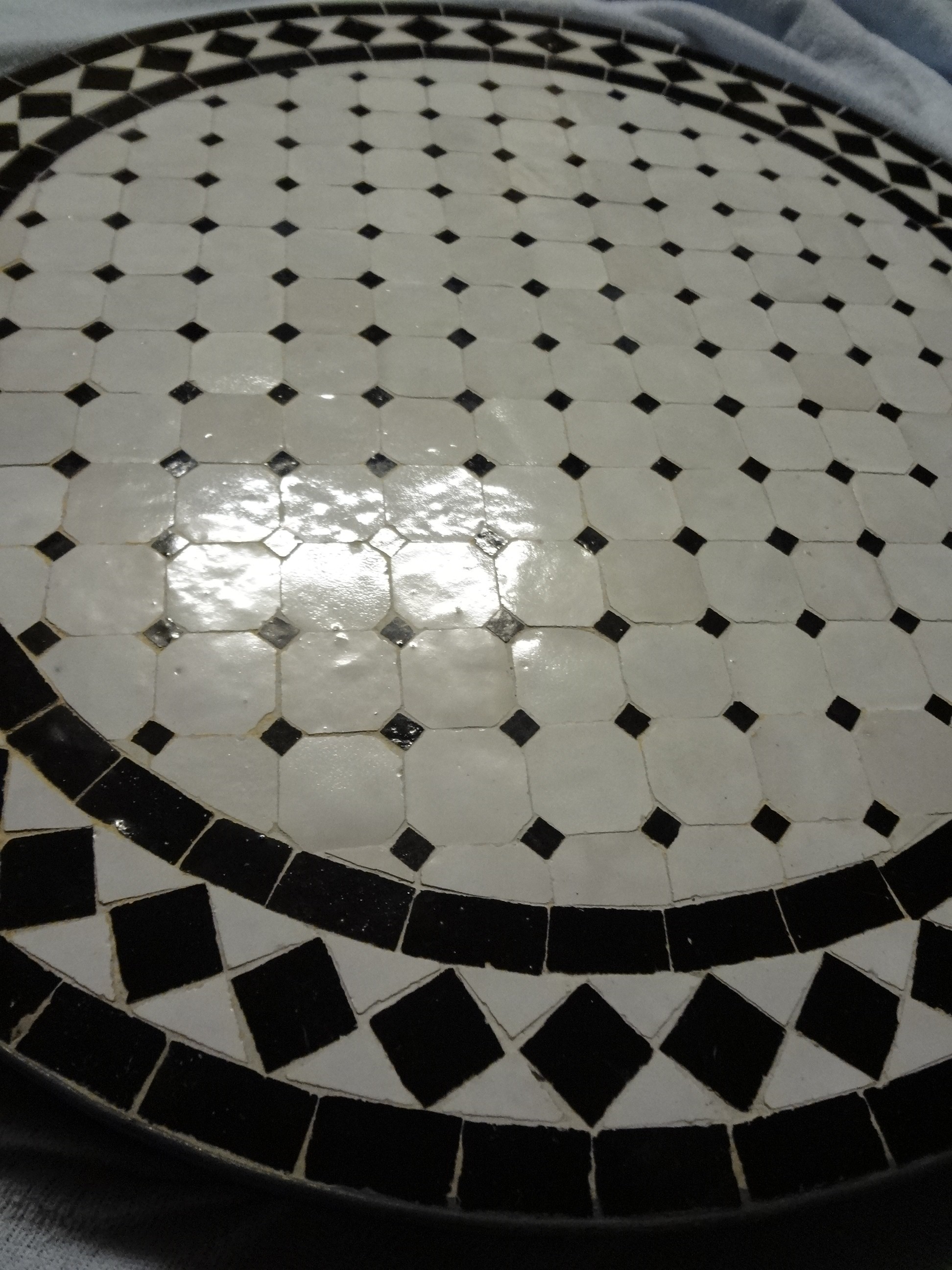 Tisch mit Mosaik, 60 cm Ø 