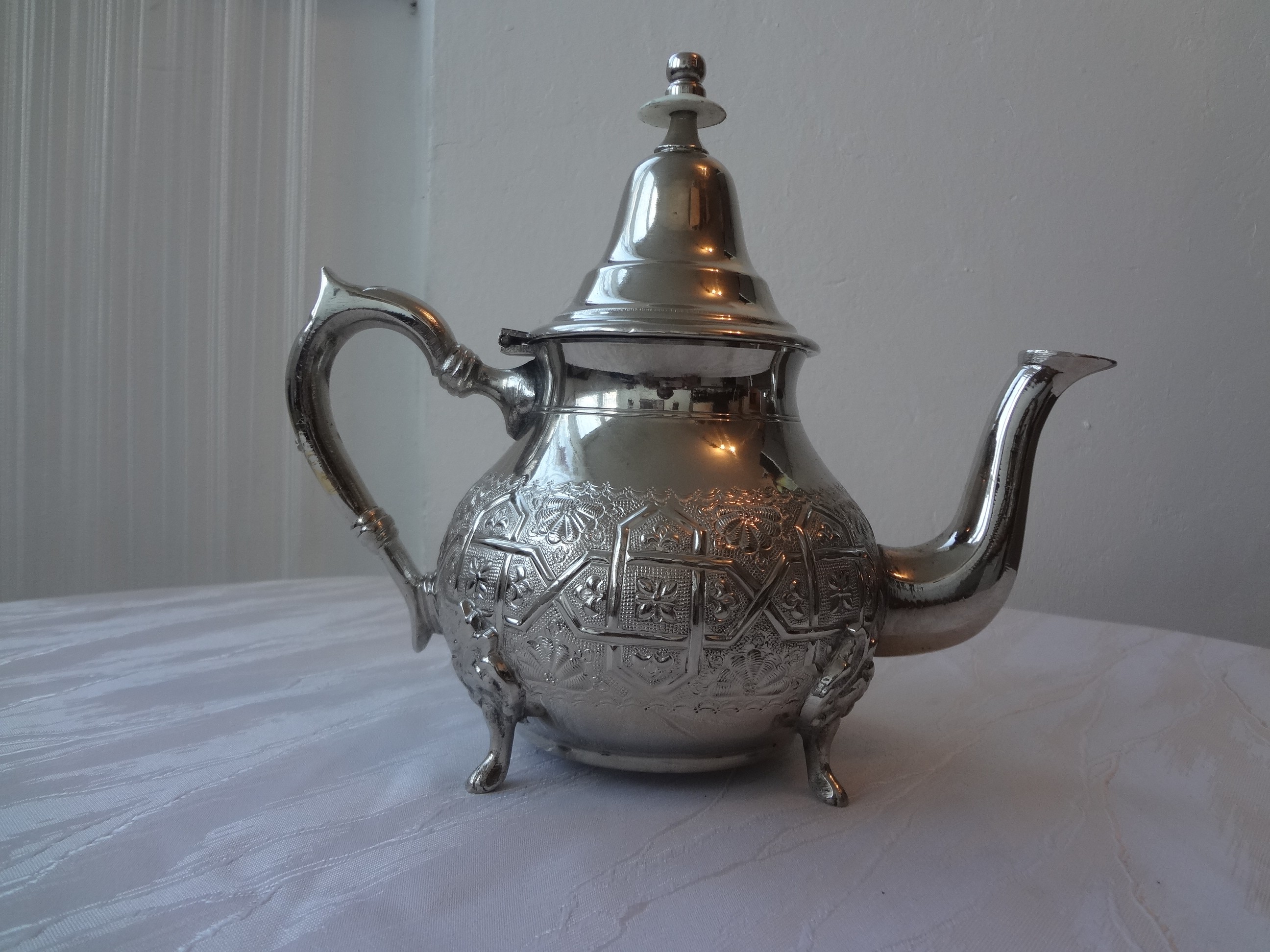 Große antike Teekanne, Silber